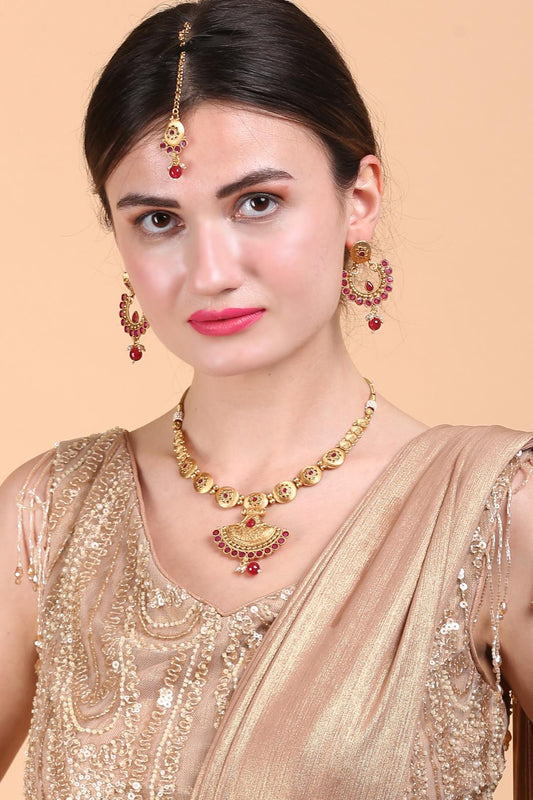 Elegante Gold Plated Necklace Set